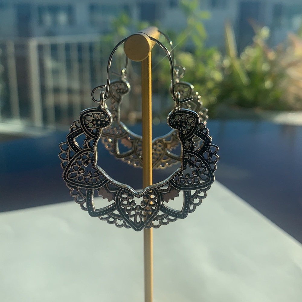 Earrings. - Picture 3 of 4